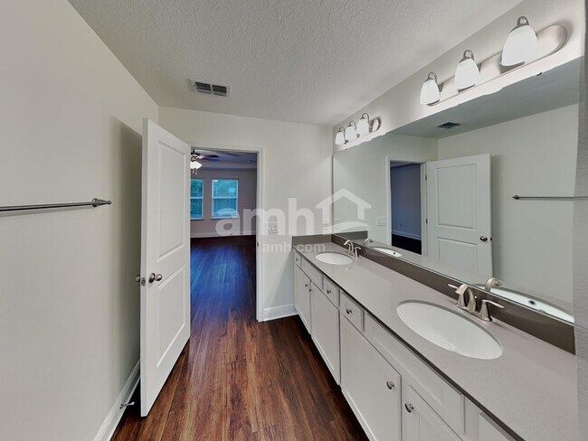 Building Photo - 2800 Ponds Trl