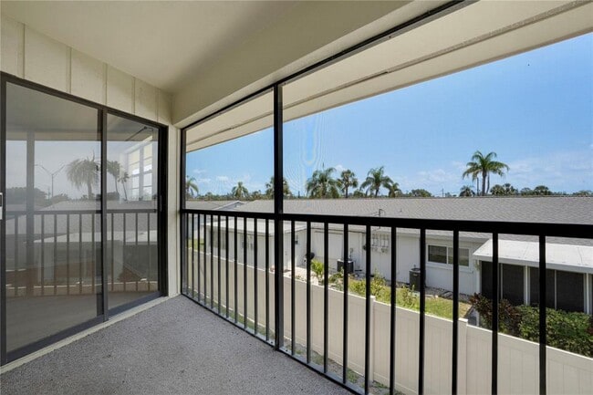 Building Photo - 2415 Bayshore Gardens Pkwy