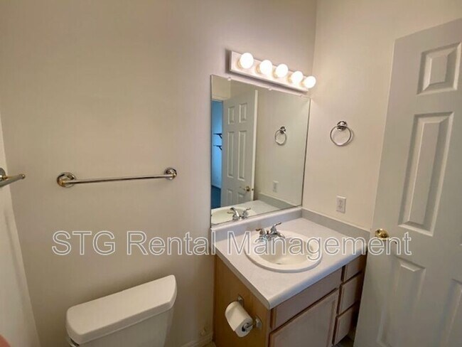 Building Photo - 2215 Chandler Dr