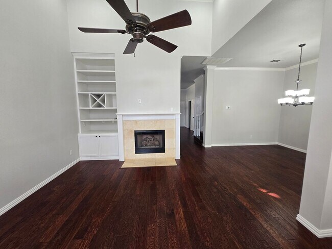 Building Photo - 6116 Thursby Ave