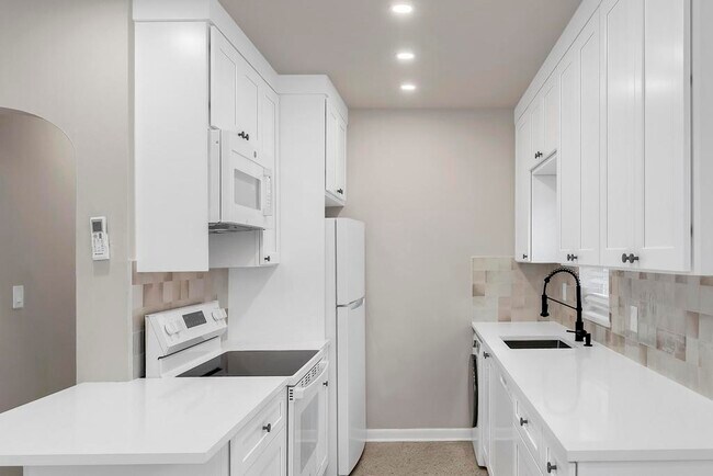 Building Photo - 17 Ocean Breeze