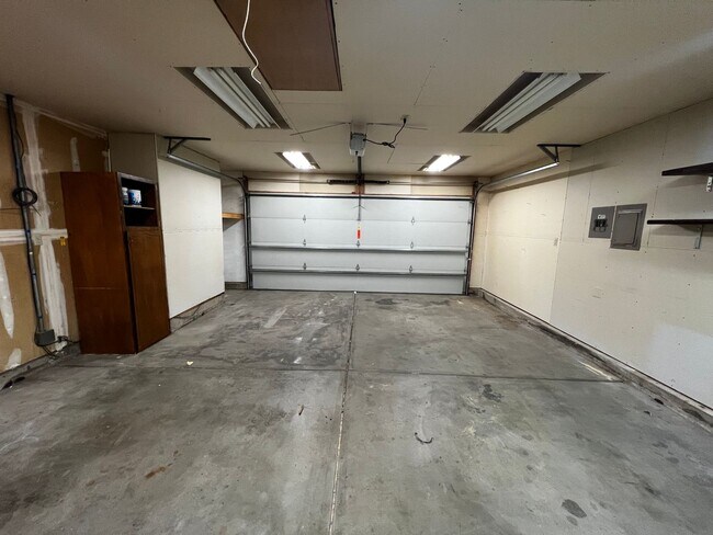 Building Photo - Beautiful 4 Bed, 2 Bath House in South Fort Collins! Avail. June 10th!