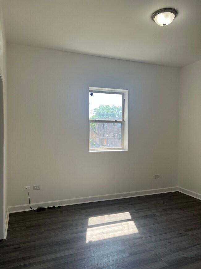 Building Photo - 1453 W Garfield Blvd