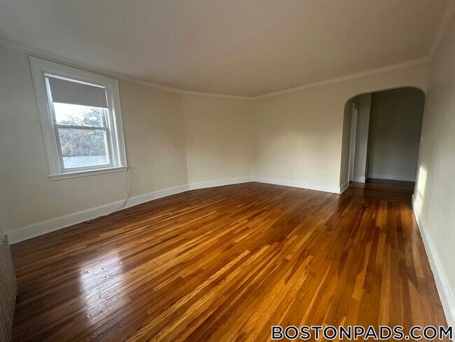 Building Photo - 2045 Commonwealth Ave