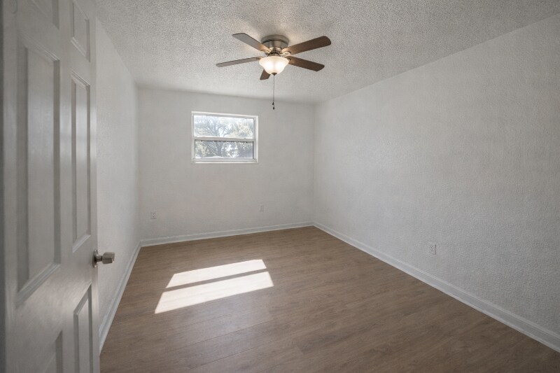 Building Photo - 640 Jasmine Rd