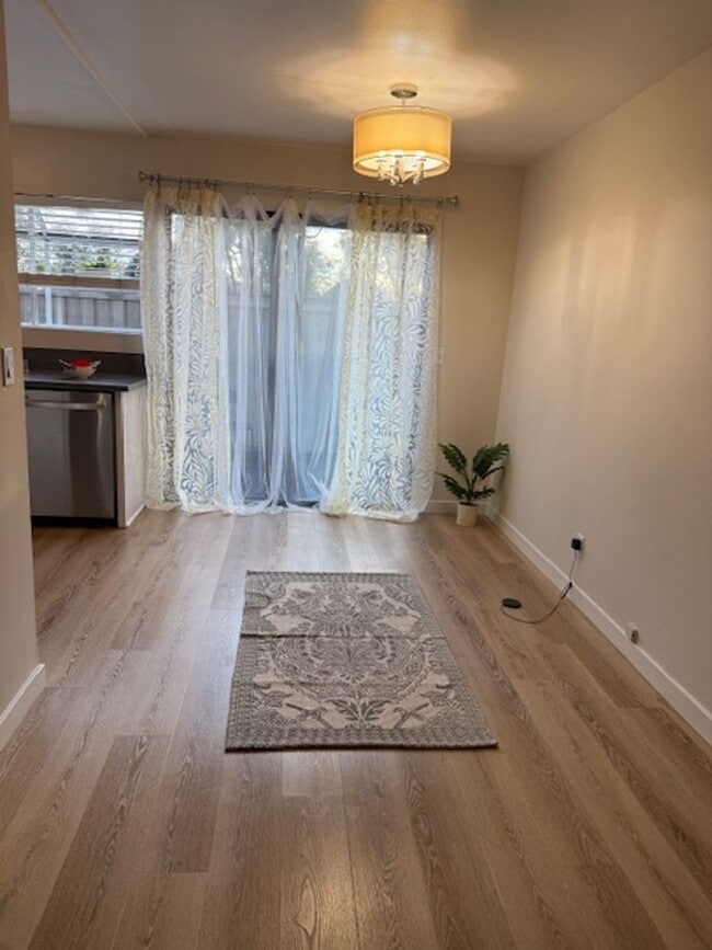 Building Photo - Irvine 2 bedroom with Upgrades