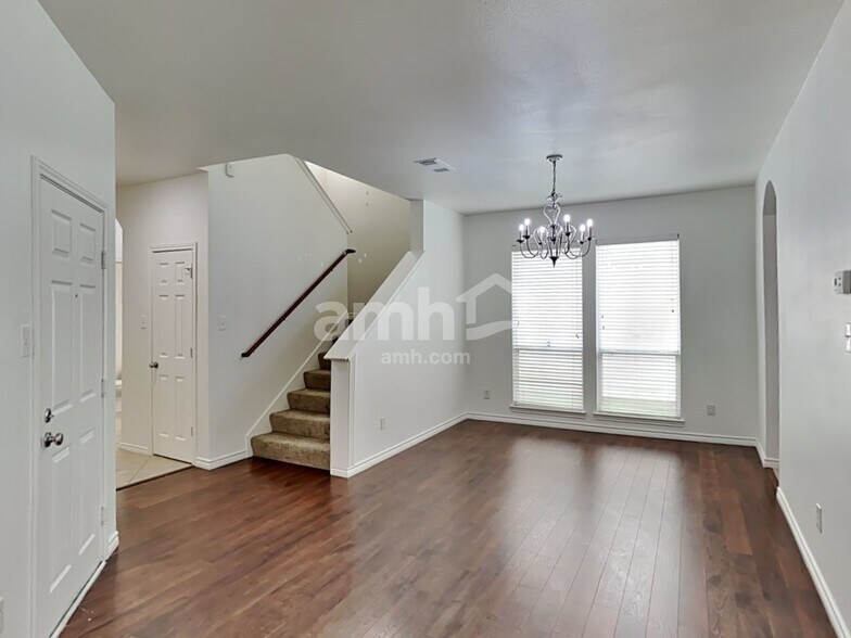 Building Photo - 15818 Shoreline Terrace Dr