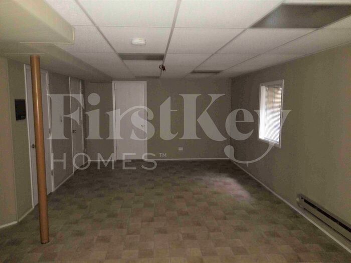 Building Photo - 185 Paramount Dr