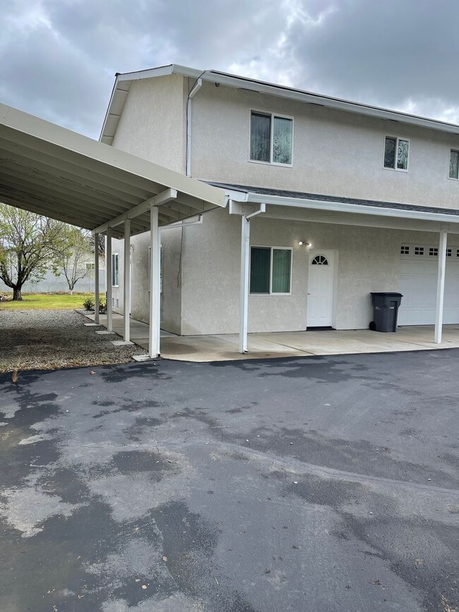 Building Photo - 3 BED 2 BATH W/ATTACHED MOTHER-IN-LAW SUITE *SOLAR PANELS ON ROOF = LOW ELECTRIC BILL*