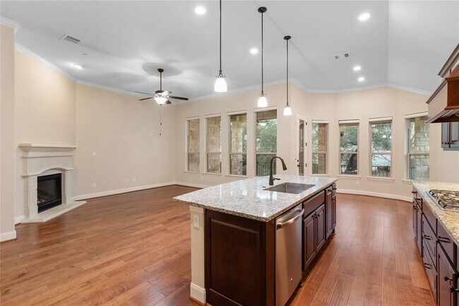 Building Photo - 208 Maxwell Way