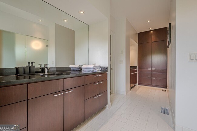 Building Photo - 2269 Briarwood Hills Dr NE