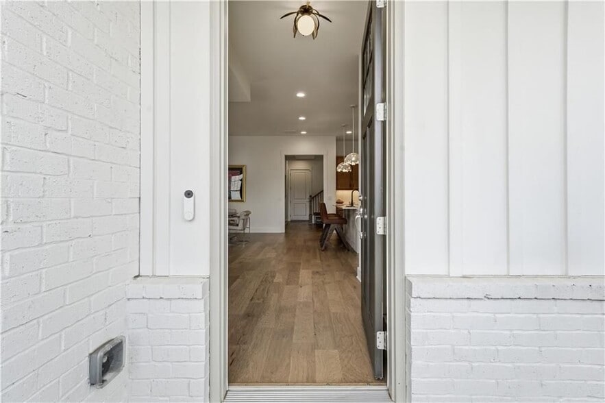 Building Photo - 158 Kingwood Dr