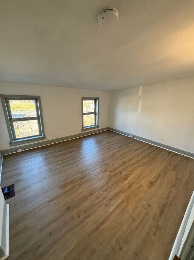 Building Photo - Newly Renovated 4 Bedroom, 1.5 Bath in Pottstown