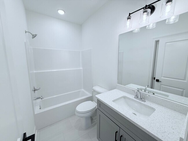 Building Photo - NEW South Grove unit