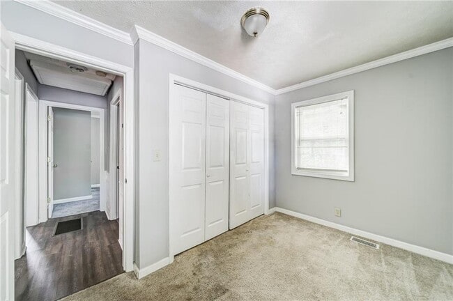 Building Photo - 2053 White Oak Cir