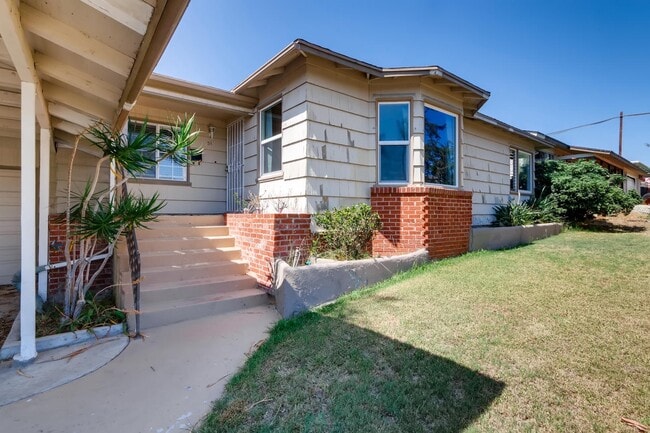 Building Photo - !!!MOVE IN SPECIAL - 50% off !!! Upgraded 4 Bedroom/3 bath Home with Pool & Detached Pool House/O...