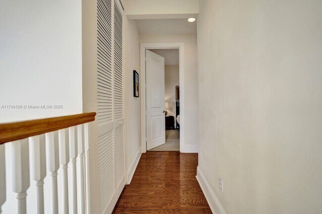 Building Photo - 226 N Latitude Cir