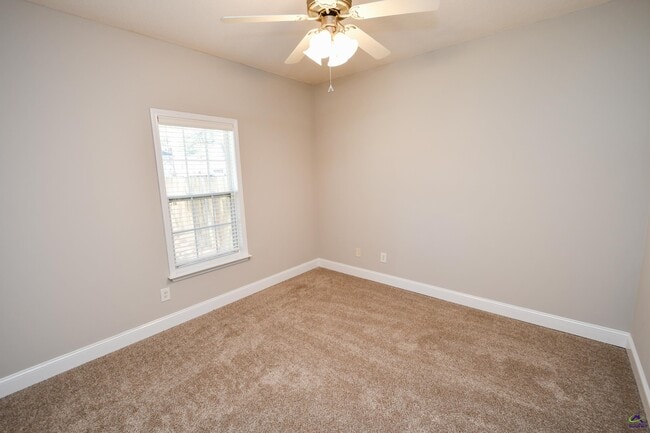 Building Photo - 104 Newport Ave