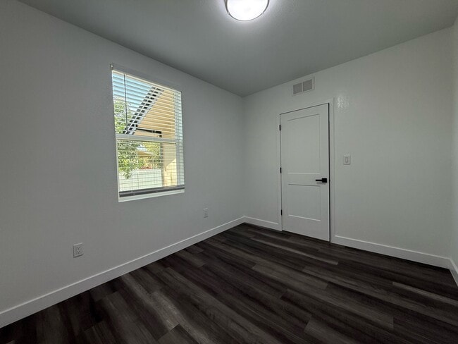 Building Photo - 823 Madison St