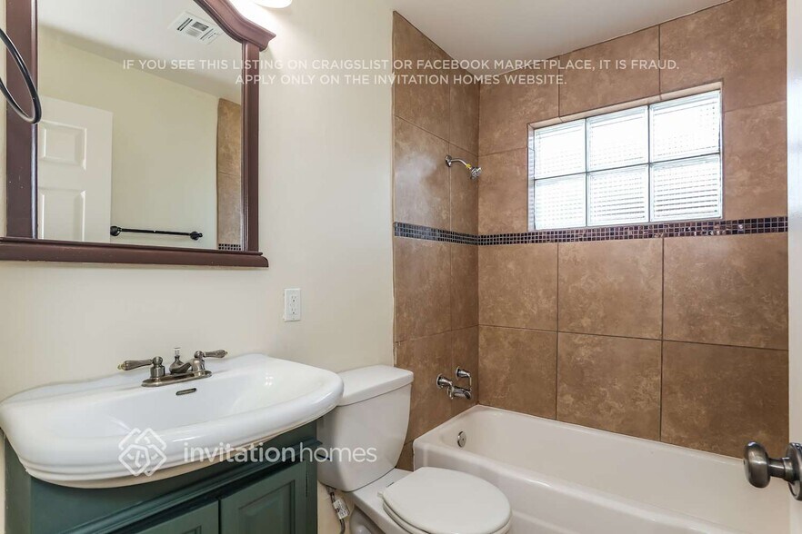 Building Photo - 3725 E Sheridan St