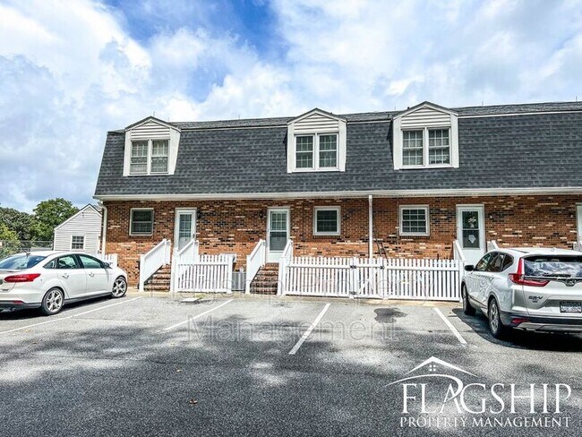 Building Photo - 6000 River Rd
