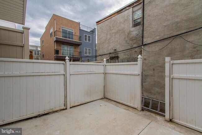 Building Photo - 908 S 21st St