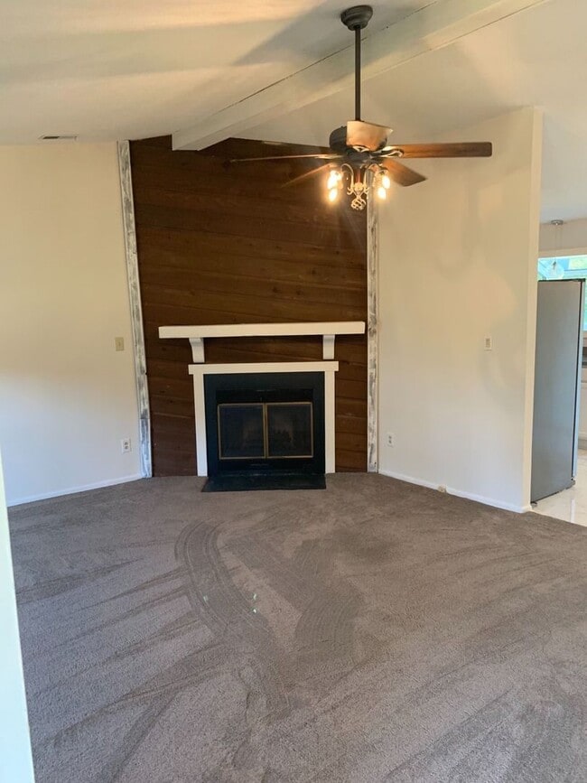 Building Photo - MUST SEE BEFORE PUTTING IN APPLICATION