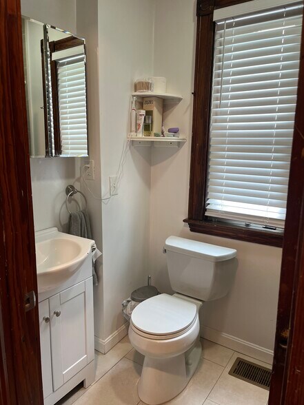 1st bathroom - 17 Hardwick St