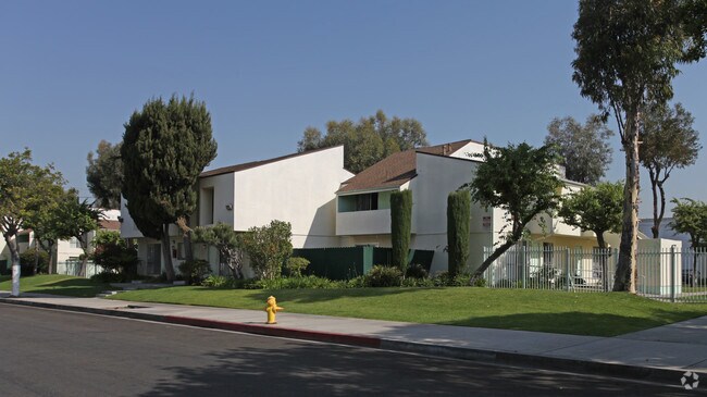 Building Photo - Casa One