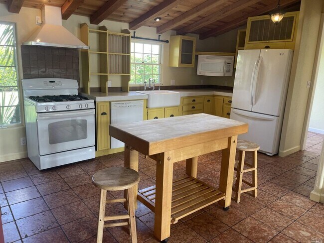 Building Photo - 124 Montego Key
