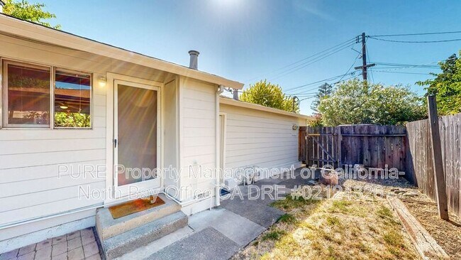 Building Photo - 867 Lorna Dr