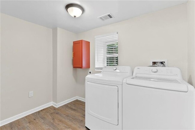 Building Photo - 2343 Carver Dr NW
