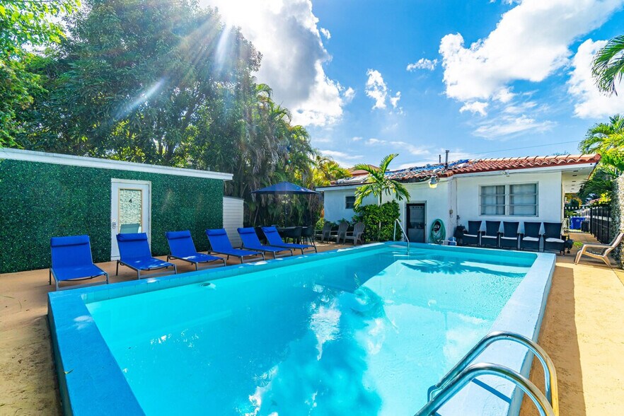 Building Photo - 975-977-977 SW 10th St