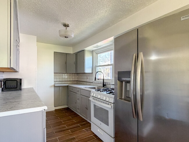 Building Photo - 336 W 29th St