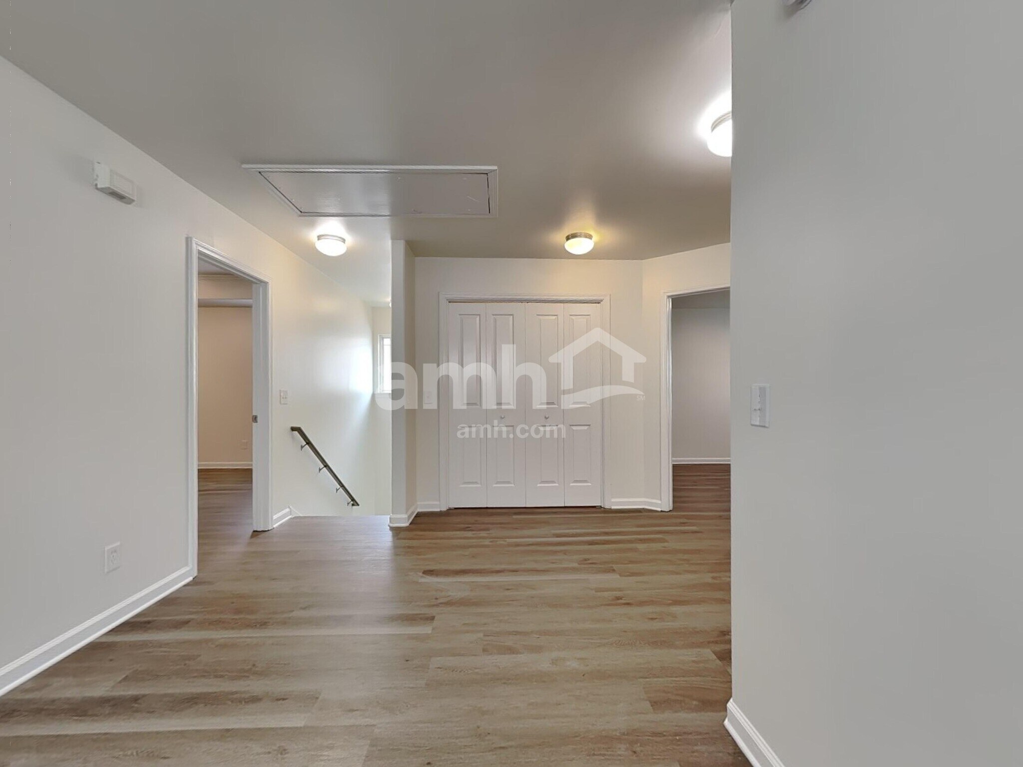 Building Photo - 220 Summer Hill Way