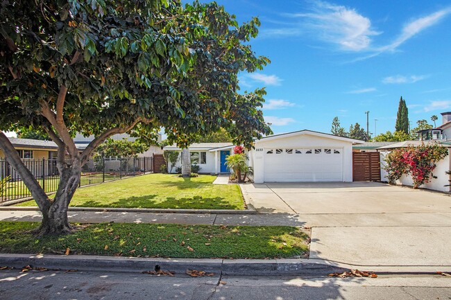 Building Photo - Entertainer's Dream in Costa Mesa-3/3 SFR