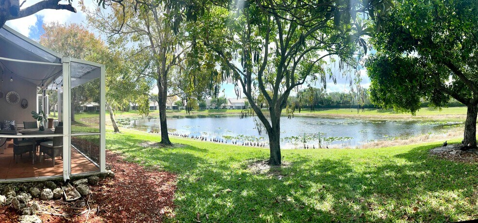 Building Photo - 10614 Lake Shore Dr