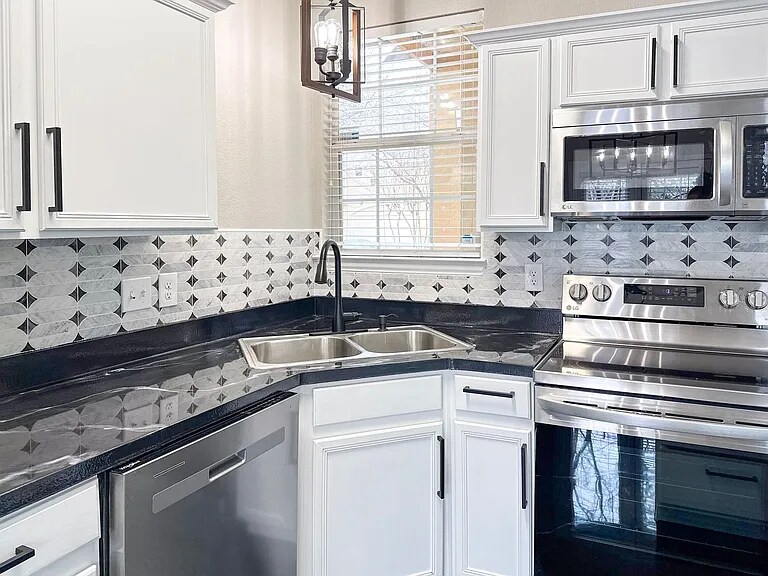 Building Photo - 505 Kingscote Ct