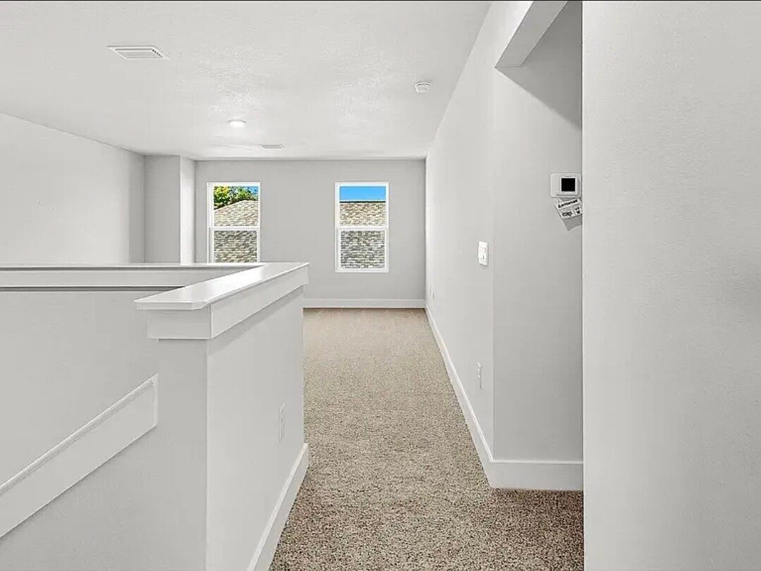 Building Photo - 5583 Clarity St