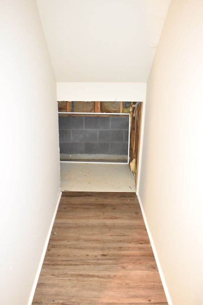 Building Photo - Great Split Foyer In Fredericksburg!