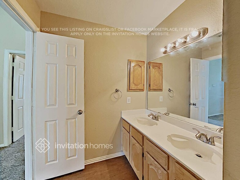 Building Photo - 4000 Iris Ct
