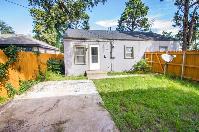 Building Photo - 2401 24th St