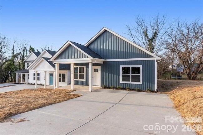 Building Photo - 1558 7th Ave Dr SW