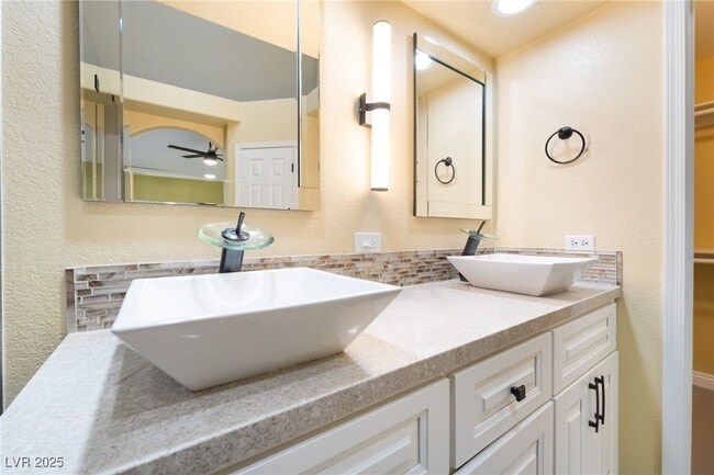 Building Photo - 9216 Sun Rose Ave