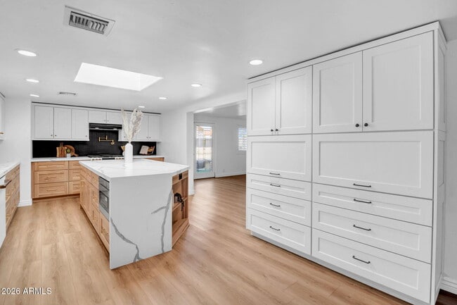 Building Photo - 10624 N 38th St