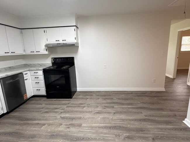 Building Photo - 400 W Market St