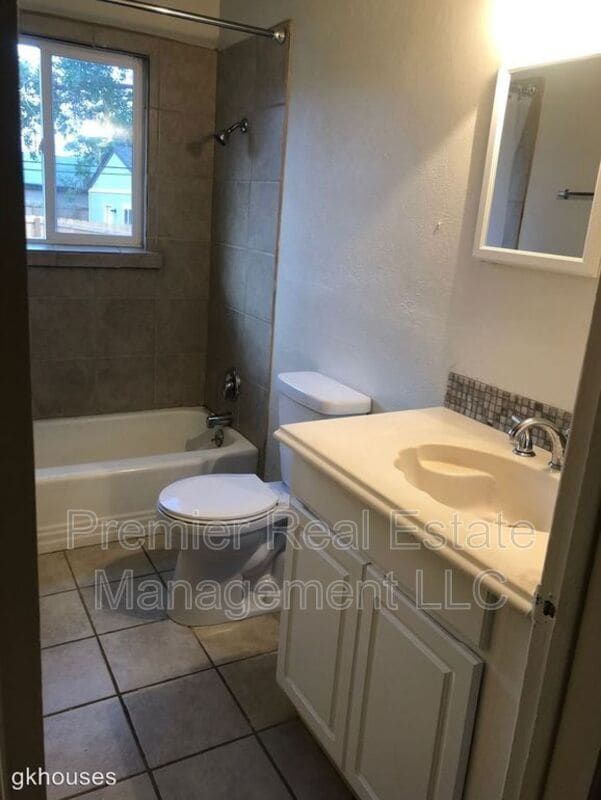 Building Photo - 6415 E 36th Ave