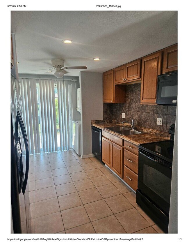 Building Photo - Spacious 2 Bedroom Apartment in Prime Loca...