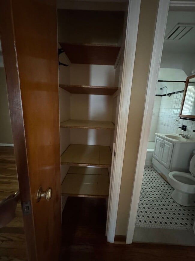 Building Photo - 2 Bedroom Home In Eastpointe