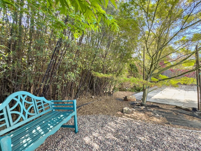 Building Photo - 1680 Southview Dr